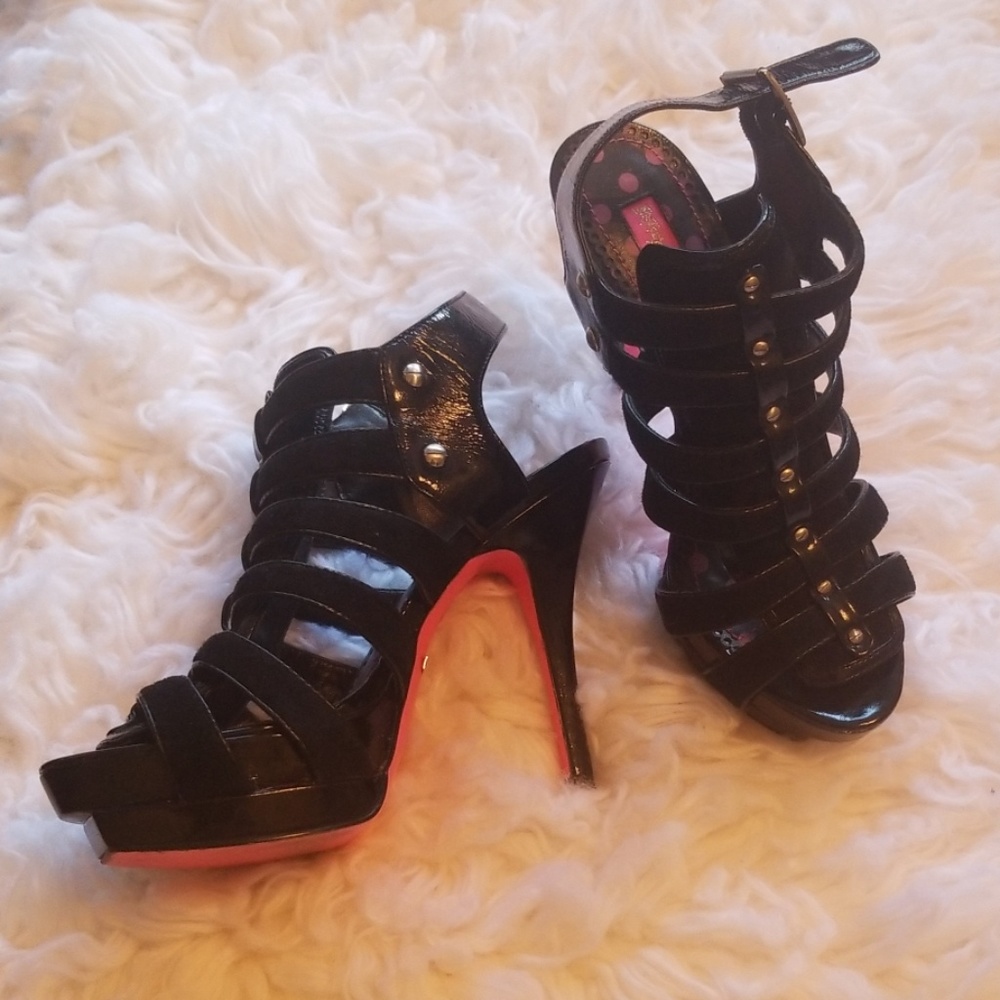 Betsey Johnson funky high heeled sandals 7M